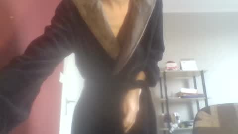 Snapshot of bignlouis chatting on 02-24-25, 01:10 Nicolas online show from 02-24-25, 01:10