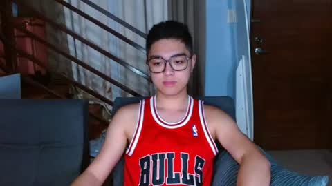 Snapshot of bigshowforyouxx chatting on 06-17-26, 02:40 Jay online show from 06-17-26, 02:40