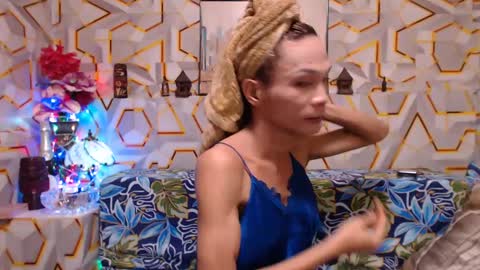 Snapshot of bigthickcock69xx chatting on 01-16-25, 12:09 sophia online show from 01-16-25, 12:09