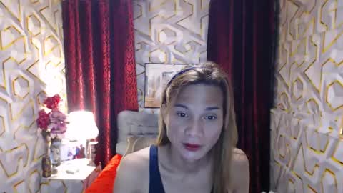Snapshot of bigthickcock69xx chatting on 09-17-25, 07:15 sophia online show from 09-17-25, 07:15