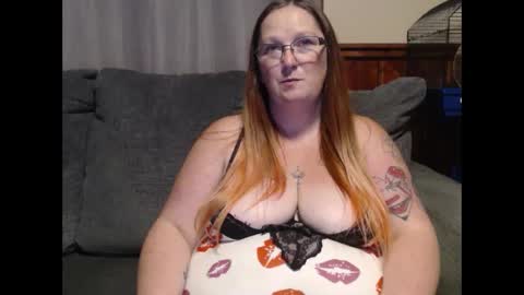Snapshot of bigtitsgirl9991 chatting on 09-30-25, 03:55 Kim online show from 09-30-25, 03:55