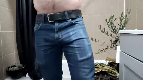 Snapshot of bigtopcircus chatting on 12-22-25, 03:47 bigtopcircus online show from 12-22-25, 03:47