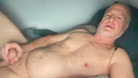 Snapshot of bigwebone chatting on 12-22-25, 04:53 Bigwebone online show from 12-22-25, 04:53