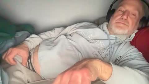 Snapshot of bigwebone chatting on 02-14-26, 06:32 Bigwebone online show from 02-14-26, 06:32