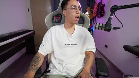 Snapshot of bigxboy96 chatting on 02-06-25, 04:42 bigxboy96 online show from 02-06-25, 04:42