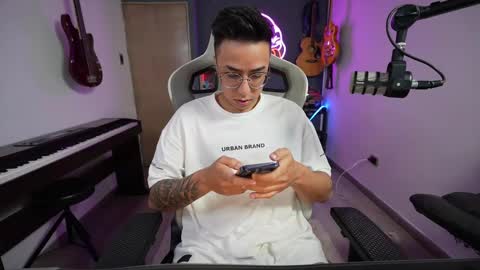 Snapshot of bigxboy96 chatting on 02-17-25, 06:42 bigxboy96 online show from 02-17-25, 06:42