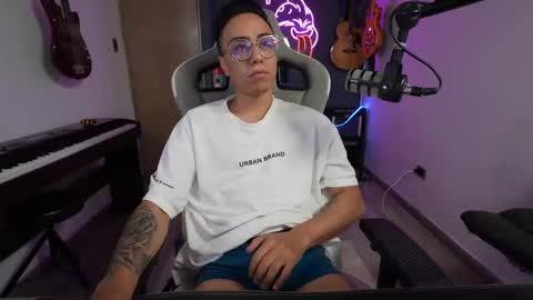 Snapshot of bigxboy96 chatting on 02-18-25, 04:04 bigxboy96 online show from 02-18-25, 04:04