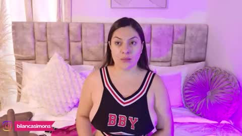 Snapshot of biiancasimons_ chatting on 10-19-25, 03:01 online show from 10-19-25, 03:01