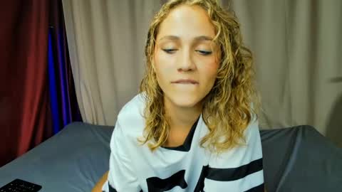 Snapshot of biki_sensual chatting on 06-07-26, 01:54 hi soy natural girl biki online show from 06-07-26, 01:54
