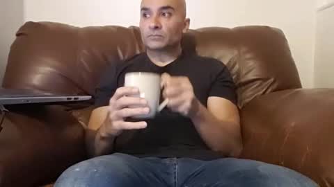 Snapshot of bilie11 chatting on 10-19-25, 04:35 Bilie online show from 10-19-25, 04:35