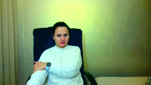 Snapshot of bililay chatting on 02-04-25, 10:34 DOM NIKA online show from 02-04-25, 10:34