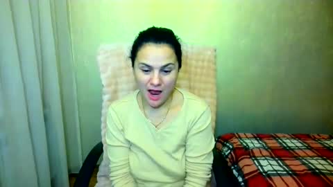 Snapshot of bililay chatting on 12-19-25, 10:39 DOM NIKA online show from 12-19-25, 10:39