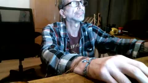 Snapshot of billy1164m chatting on 06-18-26, 08:25 billy online show from 06-18-26, 08:25