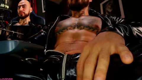 Snapshot of billymayer_ chatting on 11-11-25, 06:52 billy online show from 11-11-25, 06:52