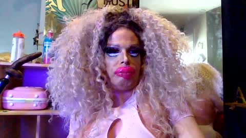 Snapshot of bimbogiga chatting on 10-06-25, 09:29 bimbogiga online show from 10-06-25, 09:29