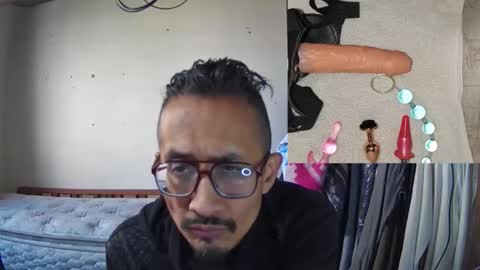 Snapshot of bisexmangenx chatting on 12-21-25, 06:37 Manu O online show from 12-21-25, 06:37