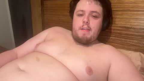 Snapshot of bisexualchubbyboy chatting on 03-04-25, 05:32 james online show from 03-04-25, 05:32