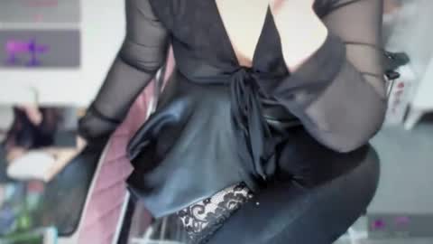 bisex woman online show from 11-17-25, 08:14