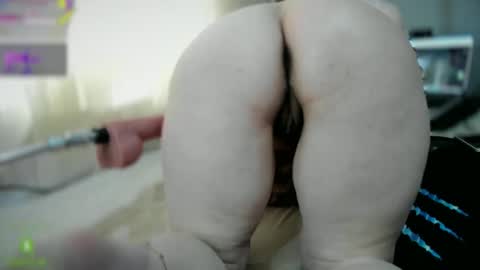 bisex woman online show from 05-04-26, 03:30
