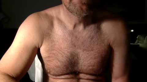 Snapshot of bisonbar chatting on 03-12-25, 01:40 BisonBar online show from 03-12-25, 01:40