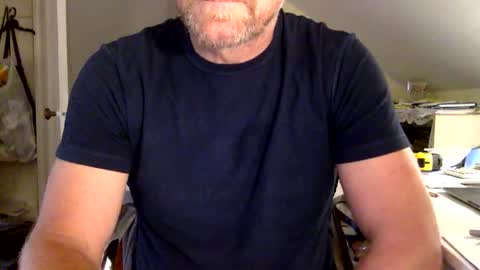 Snapshot of bisonbar chatting on 09-24-25, 04:10 BisonBar online show from 09-24-25, 04:10