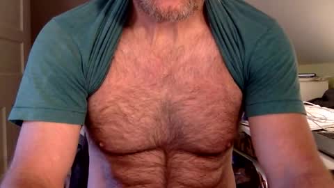 Snapshot of bisonbar chatting on 10-21-25, 02:51 BisonBar online show from 10-21-25, 02:51