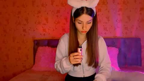 Snapshot of bitter__peach chatting on 03-06-26, 09:28 Margo online show from 03-06-26, 09:28