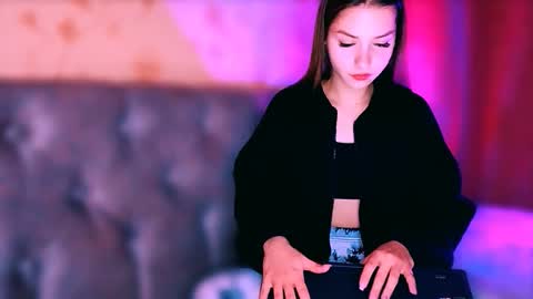 Snapshot of bitter__peach chatting on 03-09-26, 05:17 Margo online show from 03-09-26, 05:17