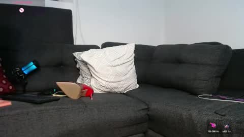 Snapshot of bizarrelovetriangle chatting on 02-13-25, 04:22 Jenn online show from 02-13-25, 04:22