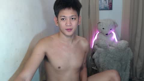 Snapshot of bj_alex31 chatting on 11-21-25, 05:33 alex online show from 11-21-25, 05:33