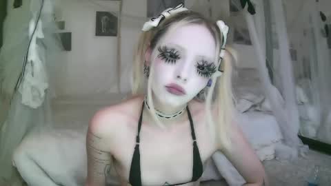 vampire fang  online show from 05-14-26, 06:58