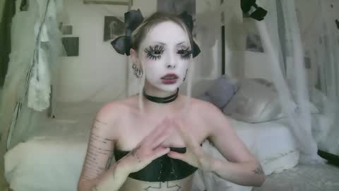 vampire fang  online show from 05-15-26, 07:54