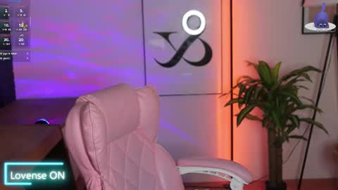 Snapshot of black___barbie chatting on 09-30-25, 08:03 Black   Barbie online show from 09-30-25, 08:03