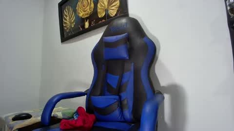 Snapshot of black_dicck chatting on 02-15-25, 08:22 tu morenito online show from 02-15-25, 08:22