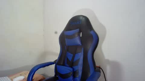 Snapshot of black_dicck chatting on 09-15-25, 04:29 tu morenito online show from 09-15-25, 04:29