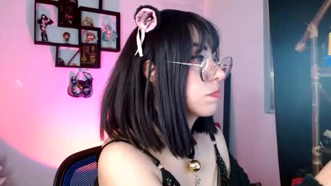 Snapshot of black_lady_05 chatting on 11-12-25, 12:22 millie online show from 11-12-25, 12:22