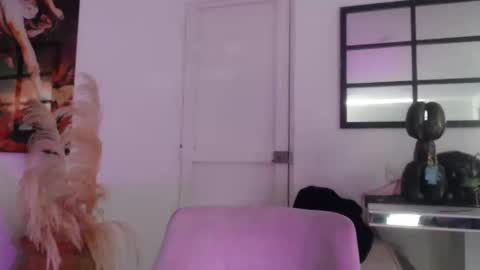 Snapshot of black_latina1 chatting on 10-25-25, 03:18 luisa online show from 10-25-25, 03:18