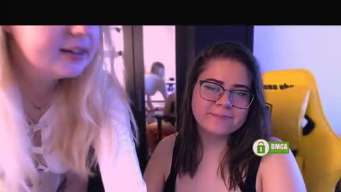 Sasha and Bella online show from 09-25-25, 06:28