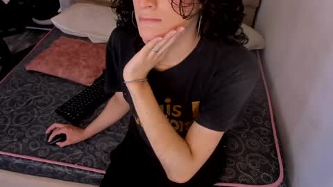 Snapshot of black_rose02 chatting on 05-23-26, 11:47 B L A C K R O S E online show from 05-23-26, 11:47