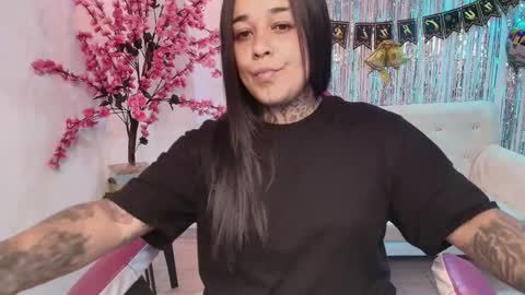 Snapshot of black_roseee chatting on 12-19-25, 08:05 Rousse online show from 12-19-25, 08:05