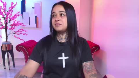 Snapshot of black_roseee chatting on 02-10-26, 03:43 Rousse online show from 02-10-26, 03:43