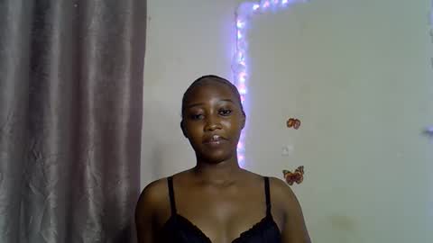 Snapshot of black_rosey chatting on 11-29-25, 02:20 veraa online show from 11-29-25, 02:20