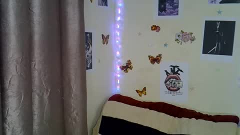 Snapshot of black_rosey chatting on 12-16-25, 04:01 veraa online show from 12-16-25, 04:01