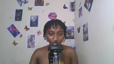 Snapshot of black_rosey chatting on 01-15-26, 01:26 veraa online show from 01-15-26, 01:26