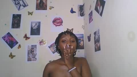 Snapshot of black_rosey chatting on 01-16-26, 01:53 veraa online show from 01-16-26, 01:53