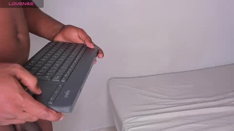 Snapshot of blackandwhite1_ chatting on 02-23-25, 08:44 blackandwhite1_ online show from 02-23-25, 08:44