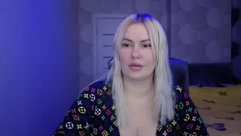 Snapshot of blackeyes11 chatting on 12-20-25, 02:18 blackeyes11 online show from 12-20-25, 02:18