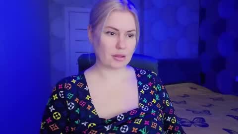 Snapshot of blackeyes11 chatting on 03-09-26, 03:54 blackeyes11 online show from 03-09-26, 03:54