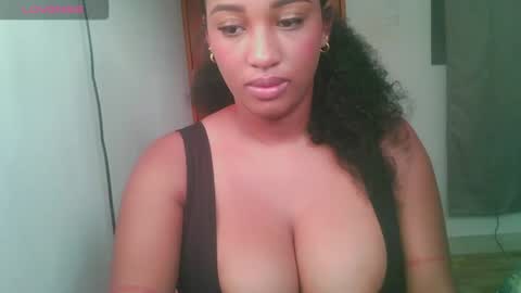 Snapshot of blackitybae chatting on 06-22-26, 11:40 Shophie White online show from 06-22-26, 11:40