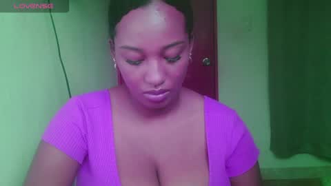 Snapshot of blackitybae chatting on 06-30-26, 01:01 Shophie White online show from 06-30-26, 01:01
